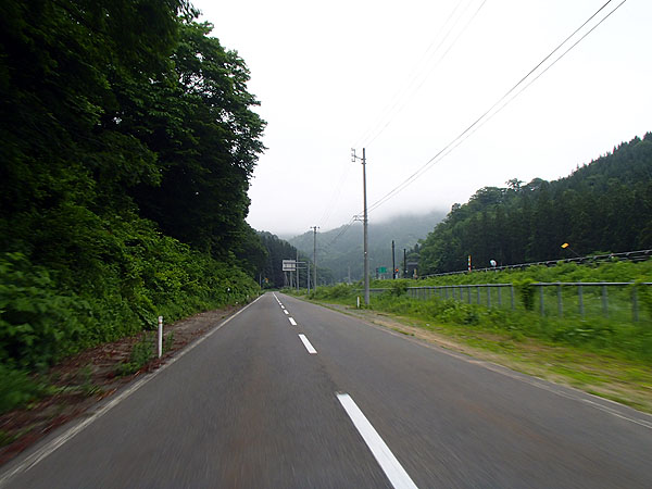 並走する一般道を走行